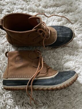 Sorel Brown Leather and Black Rubber Lace-Up Duck Boots